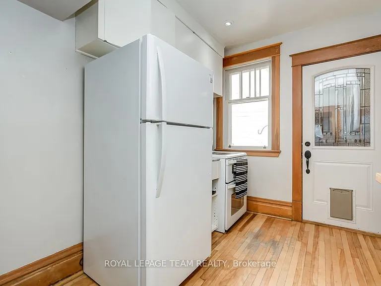 995 Gladstone Ave — Photo 13