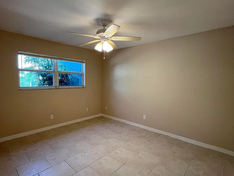 220 Columbia Dr #16 — Photo 7