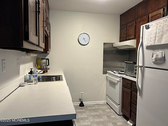 5th image of 1211D Shetland Dr #D