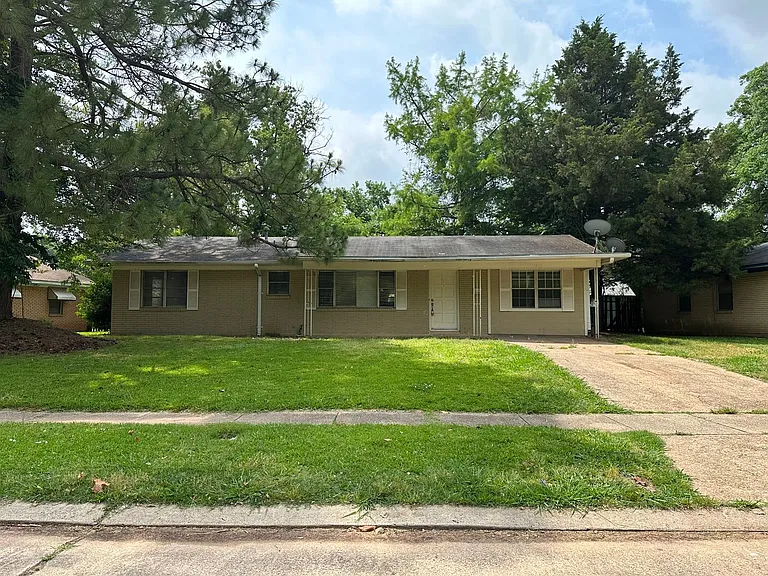 1814 Cambridge St — Photo 1