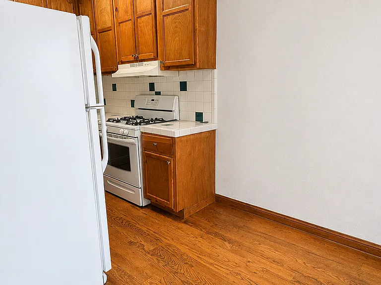1112 N Kingsley Dr #9 — Photo 9