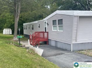 10 E Zimmer Dr, Walnutport, PA 18088