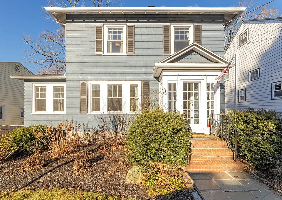 12 Robin St