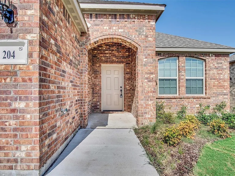 204 Flower Ridge Dr — Photo 1