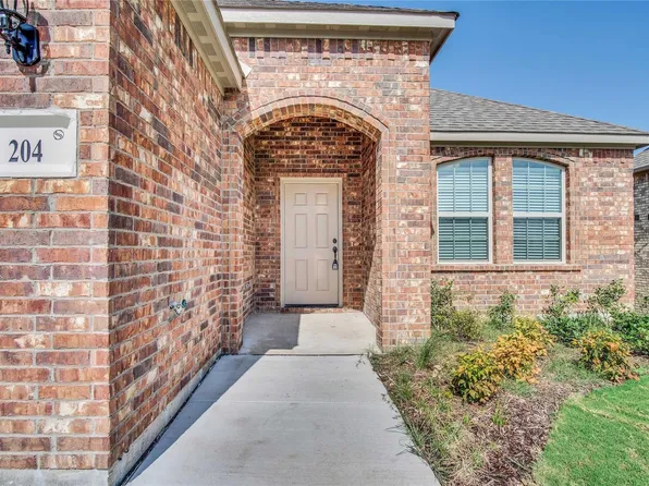 204 Flower Ridge Dr, Fort Worth, TX 76108