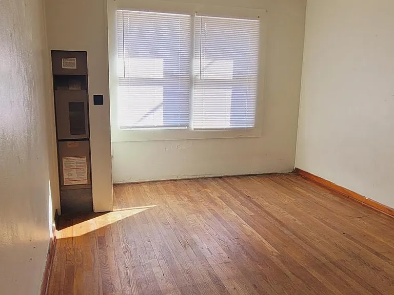 403 W Freeman St #12 — Photo 8