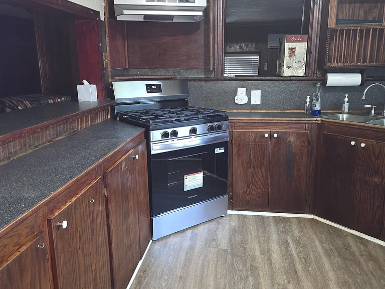 New stove and vent hood