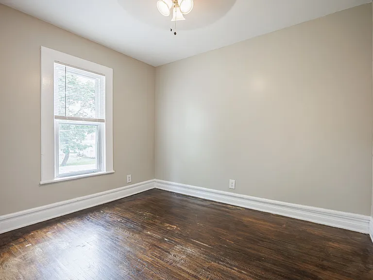 1146 S Plymouth Ave — Photo 27