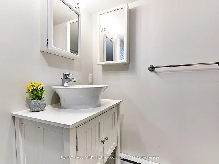 207 Bayview Heights Dr #LOWER — Photo 11