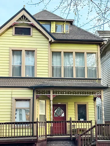1818 NW Couch St Photo 1