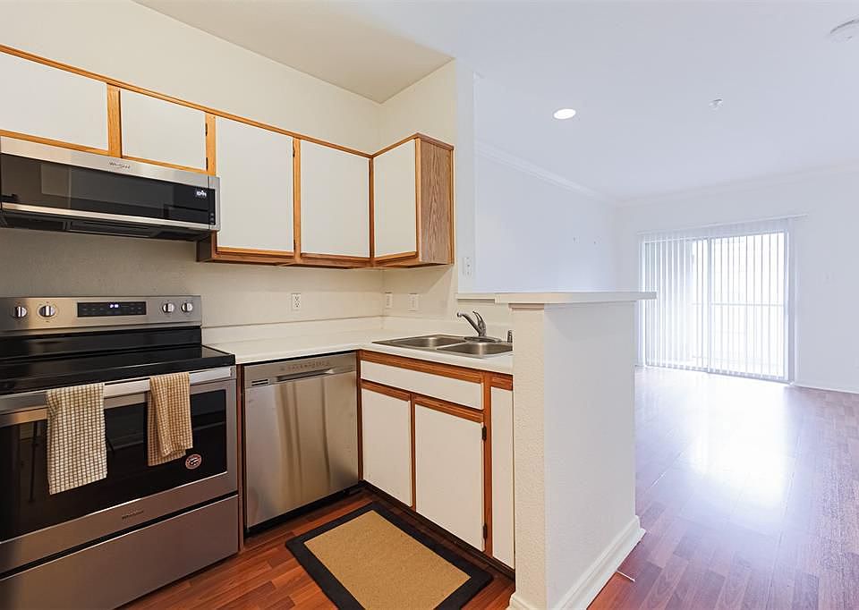 1st image of 3231 Allen Pkwy APT 1208