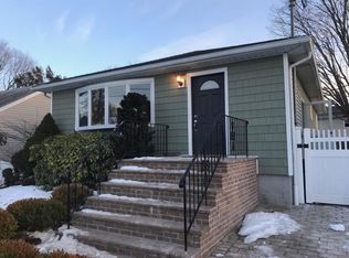 39 Wendell St, Plainview, NY 11803