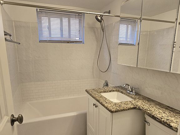 4th image of 4606 River Rd