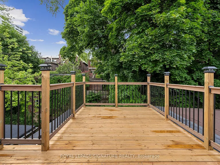 36 Tennis Cres #UPPER — Photo 14