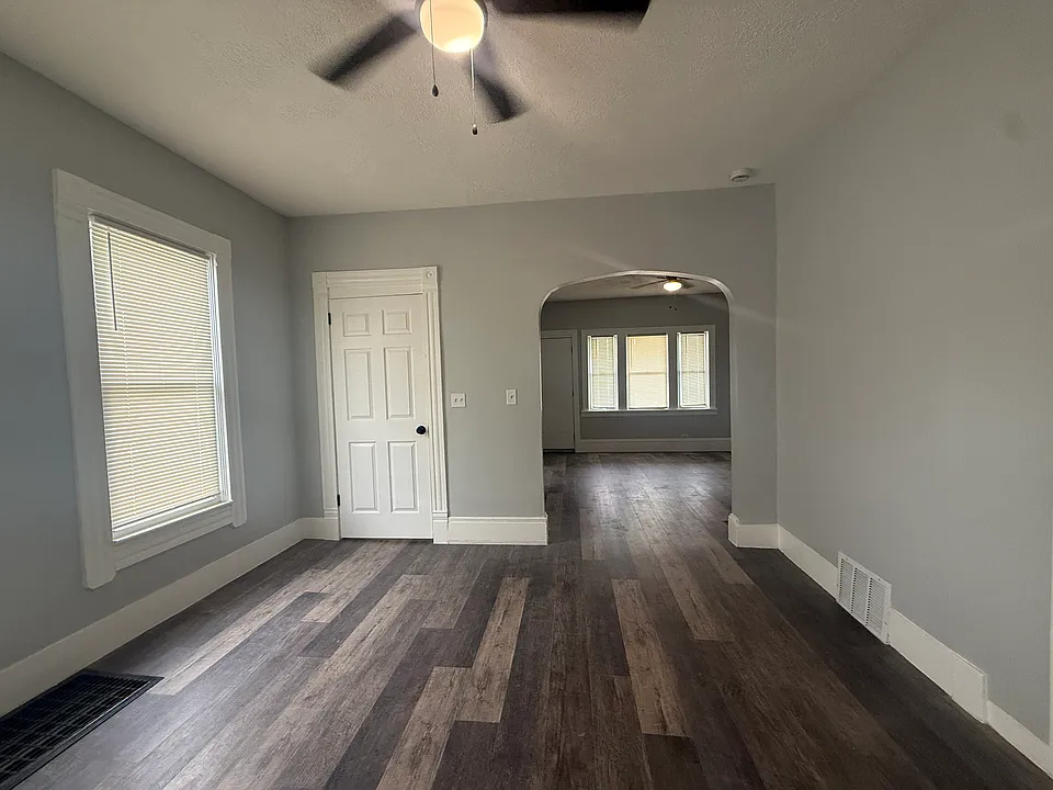 1435 W 50th St