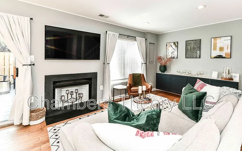 3 bed, 2.5 bath, 1626 sqft, $3,300 — Photo 4