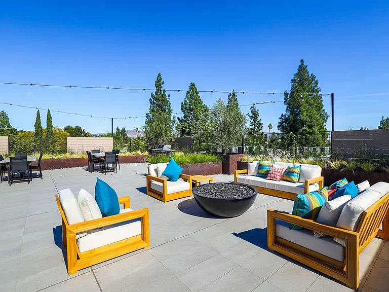 MODERNO La Granada Luxury Living — Photo 34