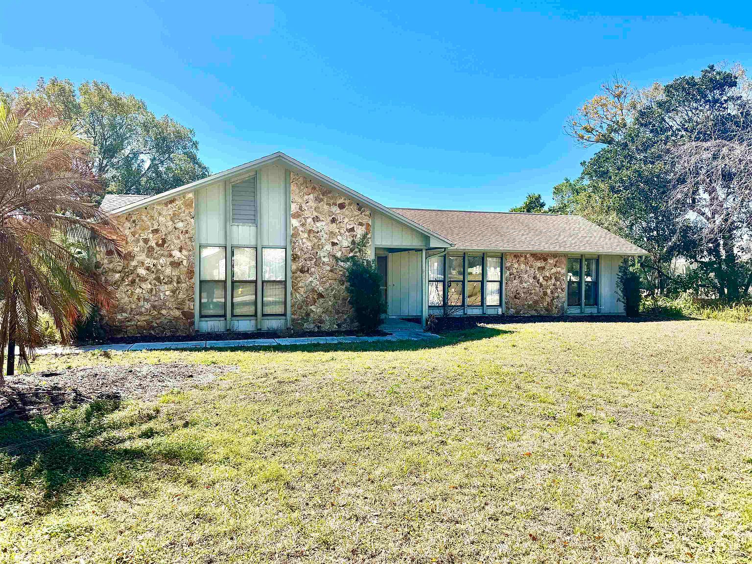 1074 Club House Blvd