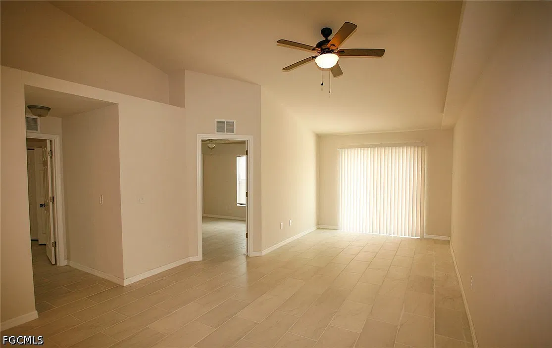 3 bed, 2.0 bath, 1250 sqft, $1,600 — Photo 3