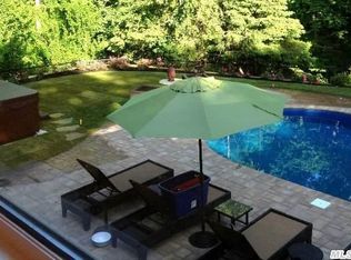 2 Wandering Way, Smithtown, NY 11787