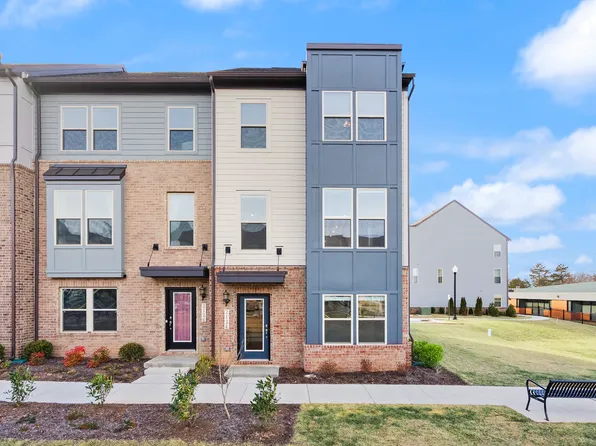 2124 Glacier Rd, Herndon, VA 20170