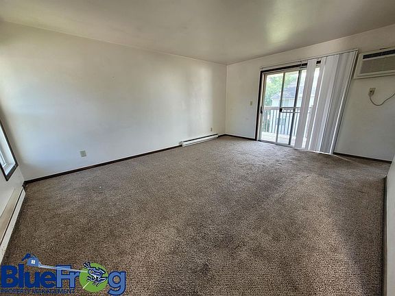 2nd image of 927 Louise St #4