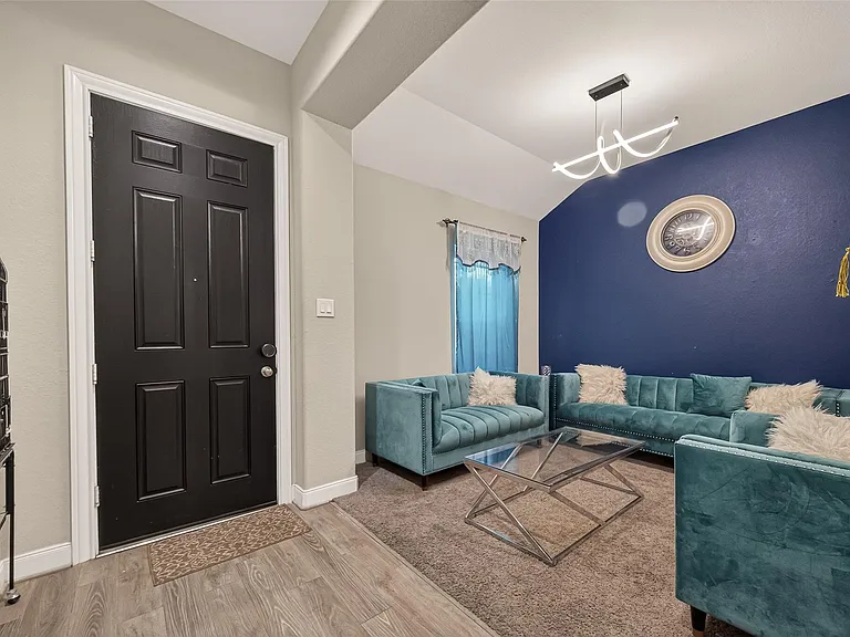 2209 Hidden Meadow Ln — Photo 5