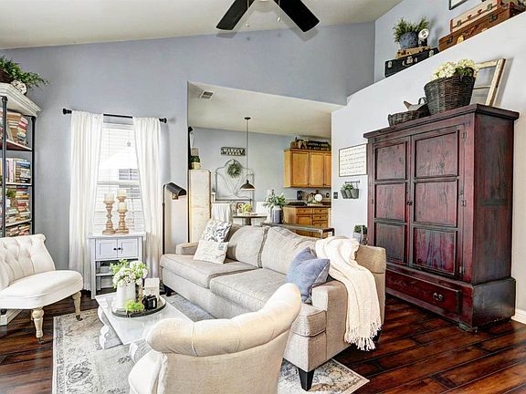 5th image of 657 Shasta Oaks Cir