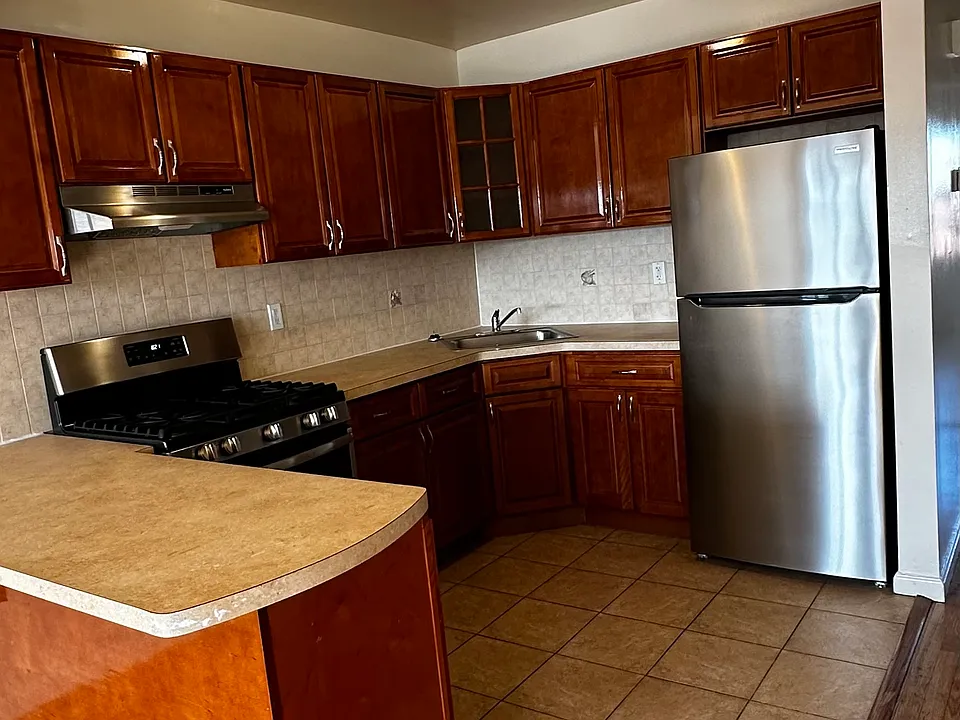 227 Beach 28th St