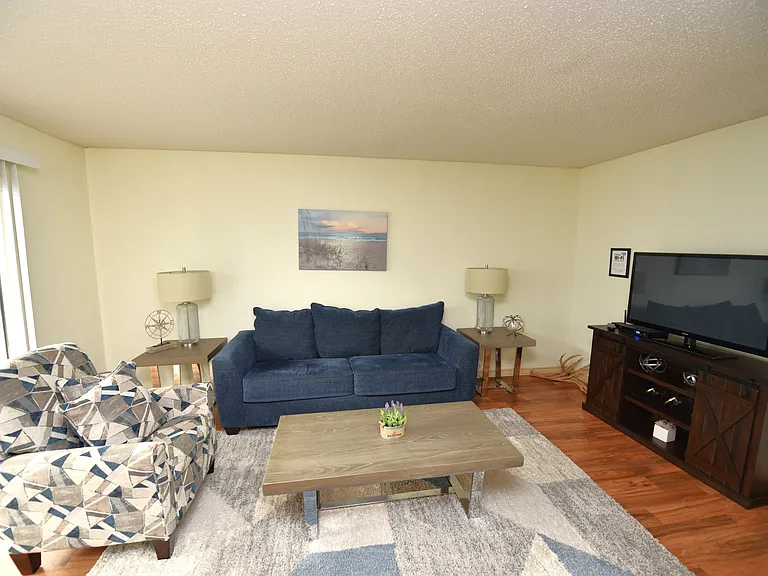 Land's End Apartments — Photo 16