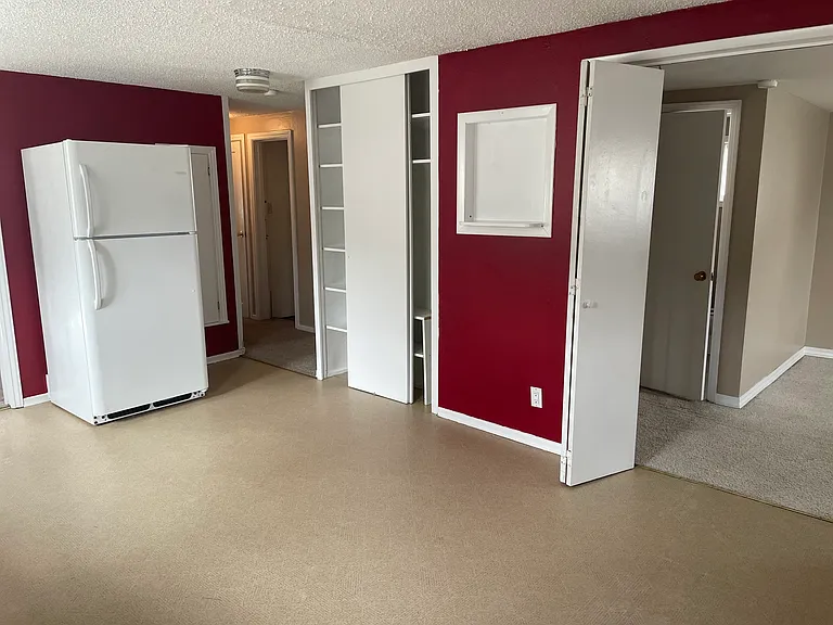 102 S Pearl St — Photo 3
