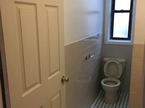 5th image of 609 Tinton Ave APT 1C