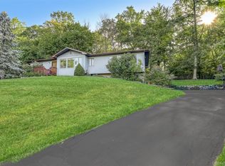 54 Newport Dr, Nanuet, NY 10954