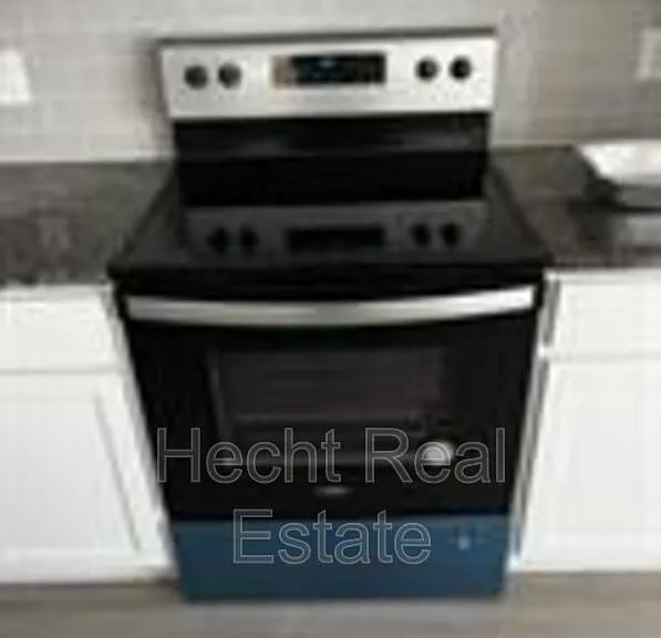 605 W South St #111 — Photo 3