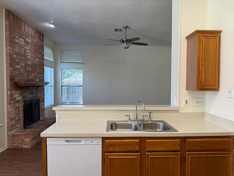 917 Dawson St — Photo 15