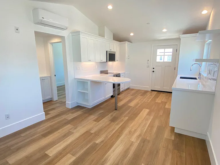 205 Oak Tree Cir — Photo 1
