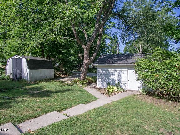 4th image of 309 Rose Ave