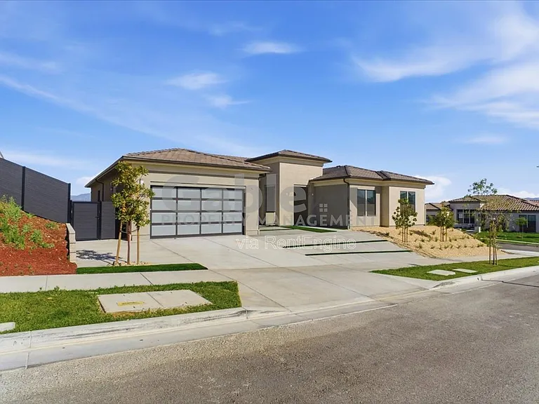 30000 N Camino Los Robles — Photo 1