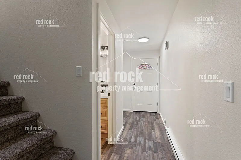 3 bed, 1.5 bath, 1079 sqft, $1,795 — Photo 4