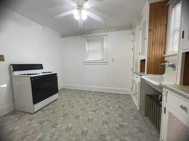 1550 W 3rd St #1 — Photo 7