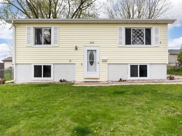 208 Alma Dr NW, Cedar Rapids, IA 52405
