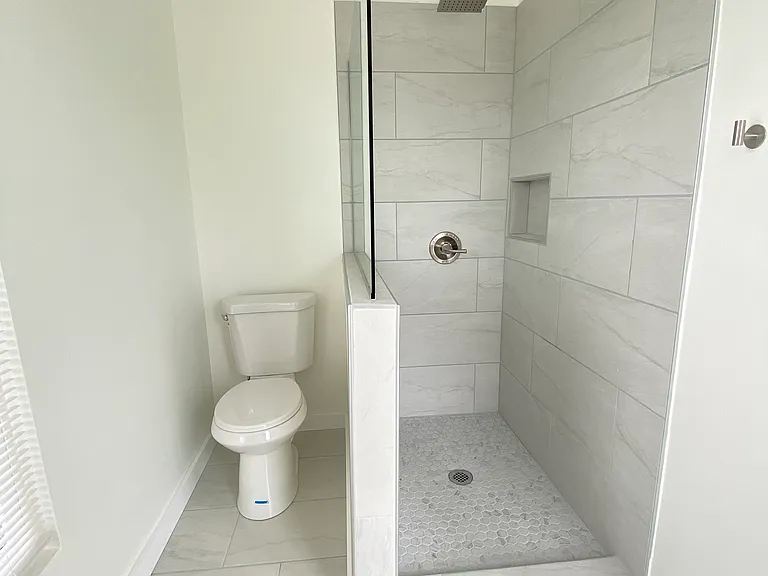 329 W 8th St #B — Photo 9