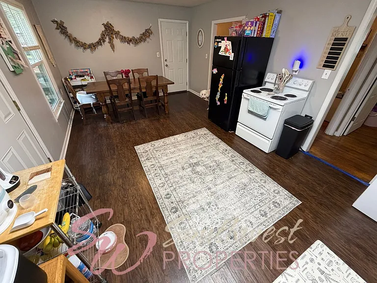 1240 N Garfield Ave — Photo 7