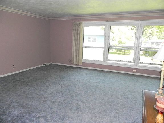 2nd image of 817 Illinois Ave