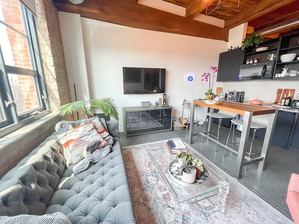 1st image of 2061-71 N Southport Ave #409