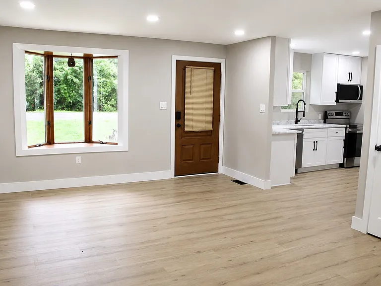 3805 Sewell Rd — Photo 3