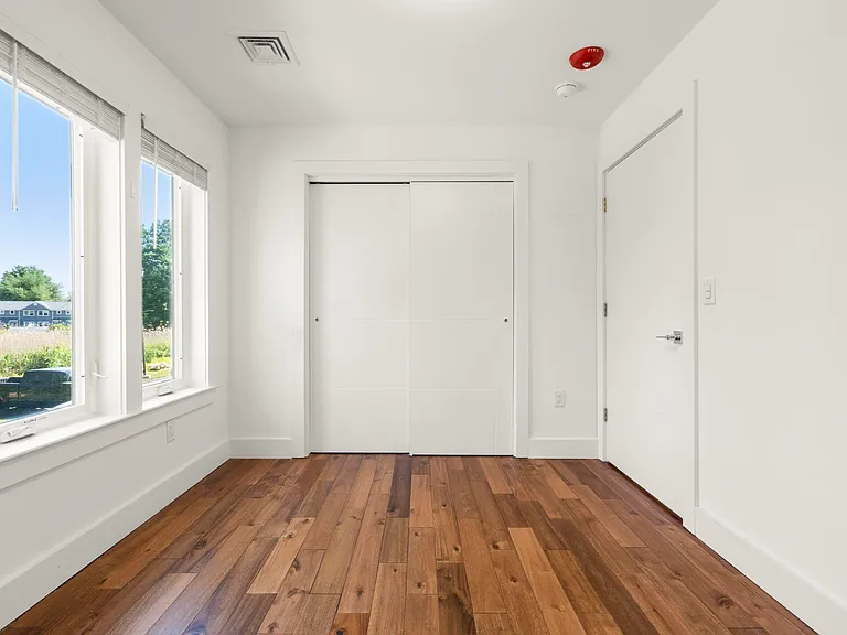 245 E Main St #1 — Photo 23
