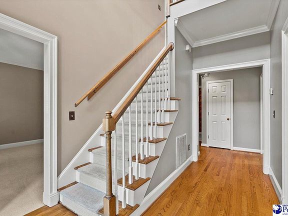 4th image of 701 Yorkshire Ct