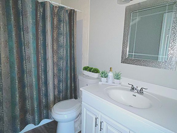 3rd image of 84 Cathcart Dr APT C