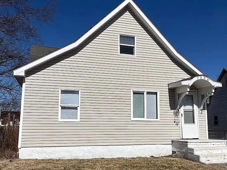 1008 W 1st St — Photo 17